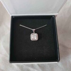 Cate and Chloe Ivy 18kgp white gold necklace